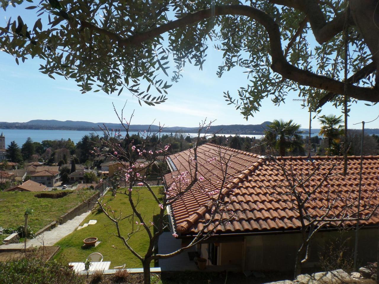La Briciola Villa Lesa Bagian luar foto