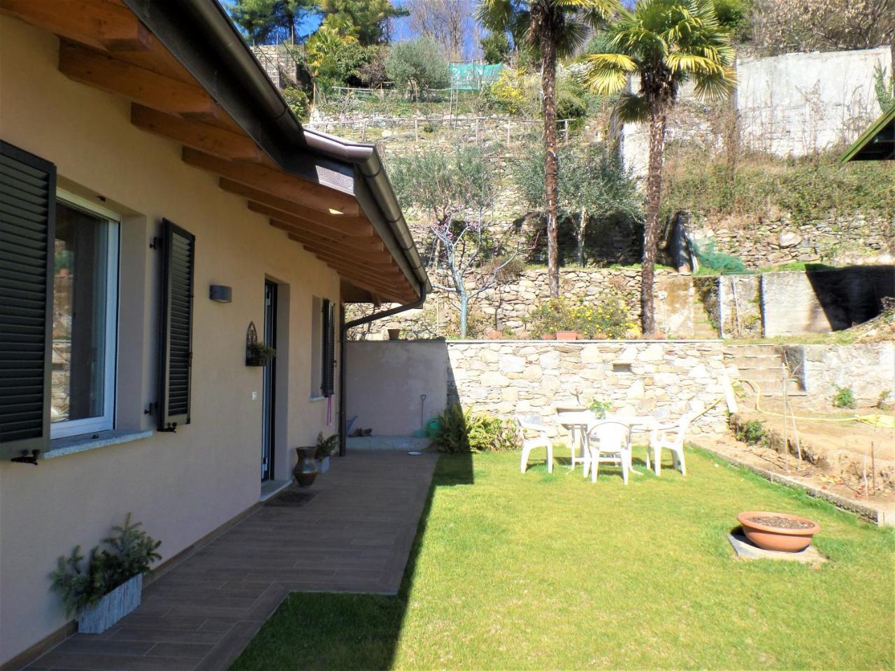 La Briciola Villa Lesa Bagian luar foto