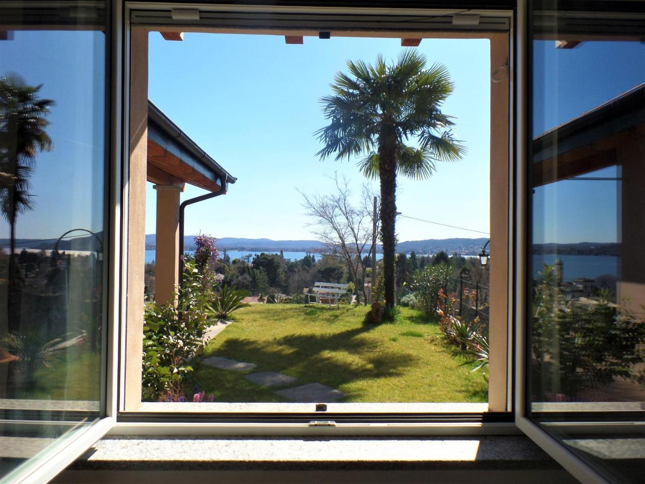 La Briciola Villa Lesa Bagian luar foto