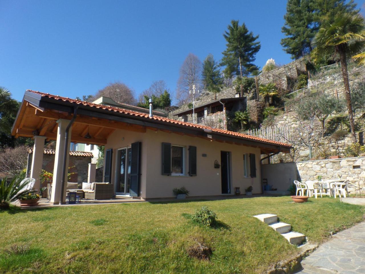 La Briciola Villa Lesa Bagian luar foto