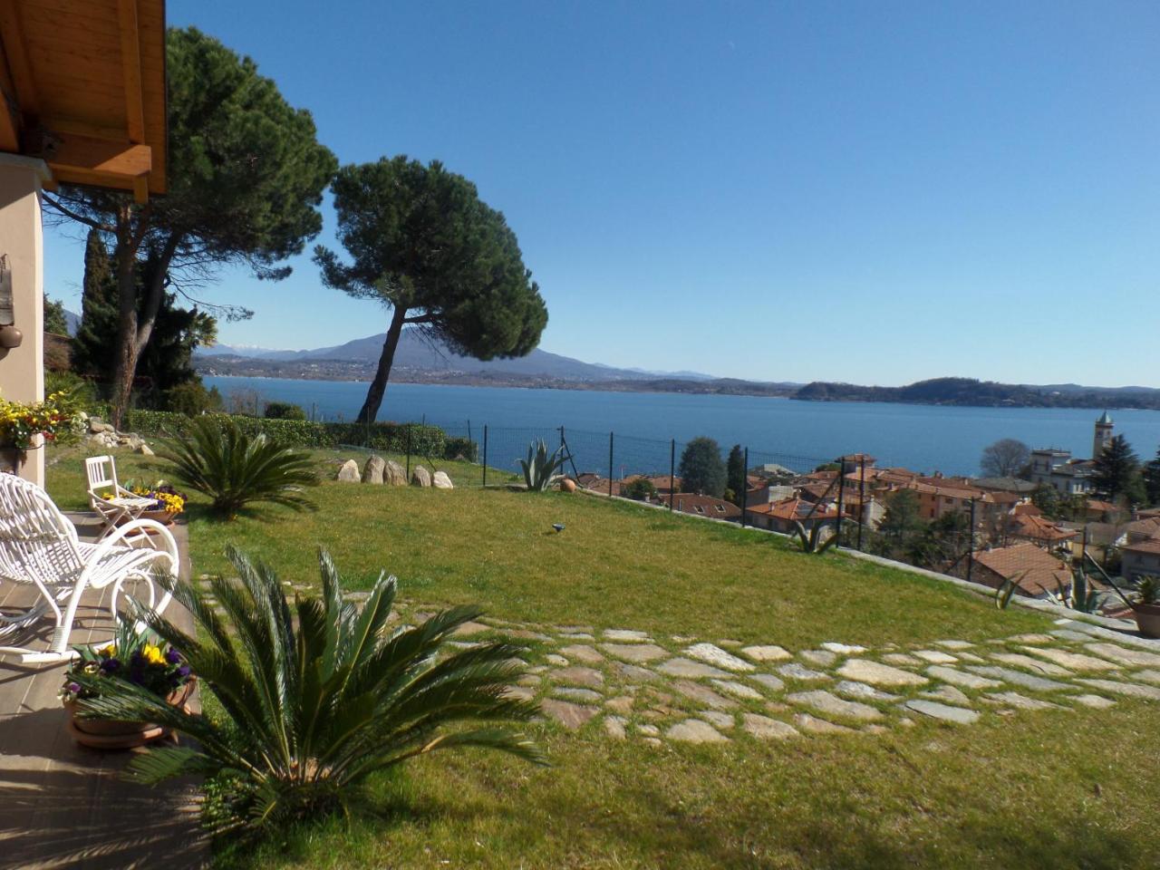 La Briciola Villa Lesa Bagian luar foto