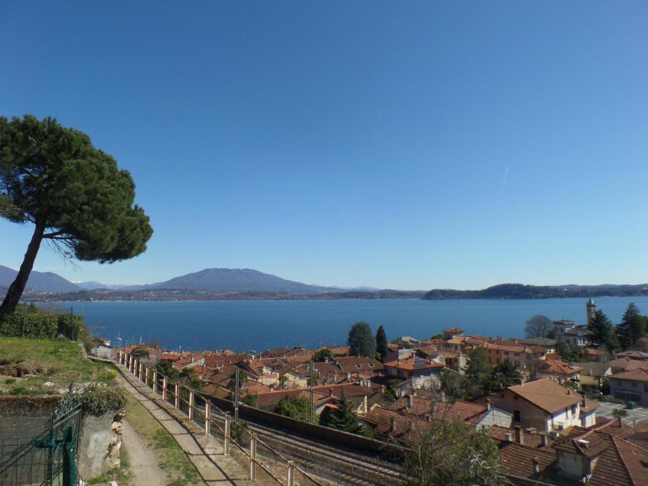 La Briciola Villa Lesa Bagian luar foto