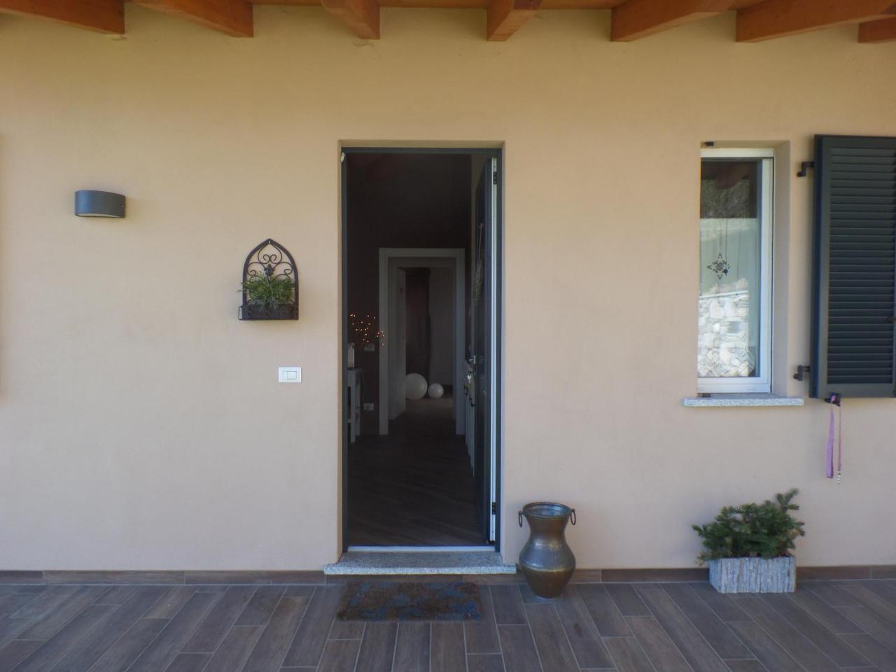 La Briciola Villa Lesa Bagian luar foto