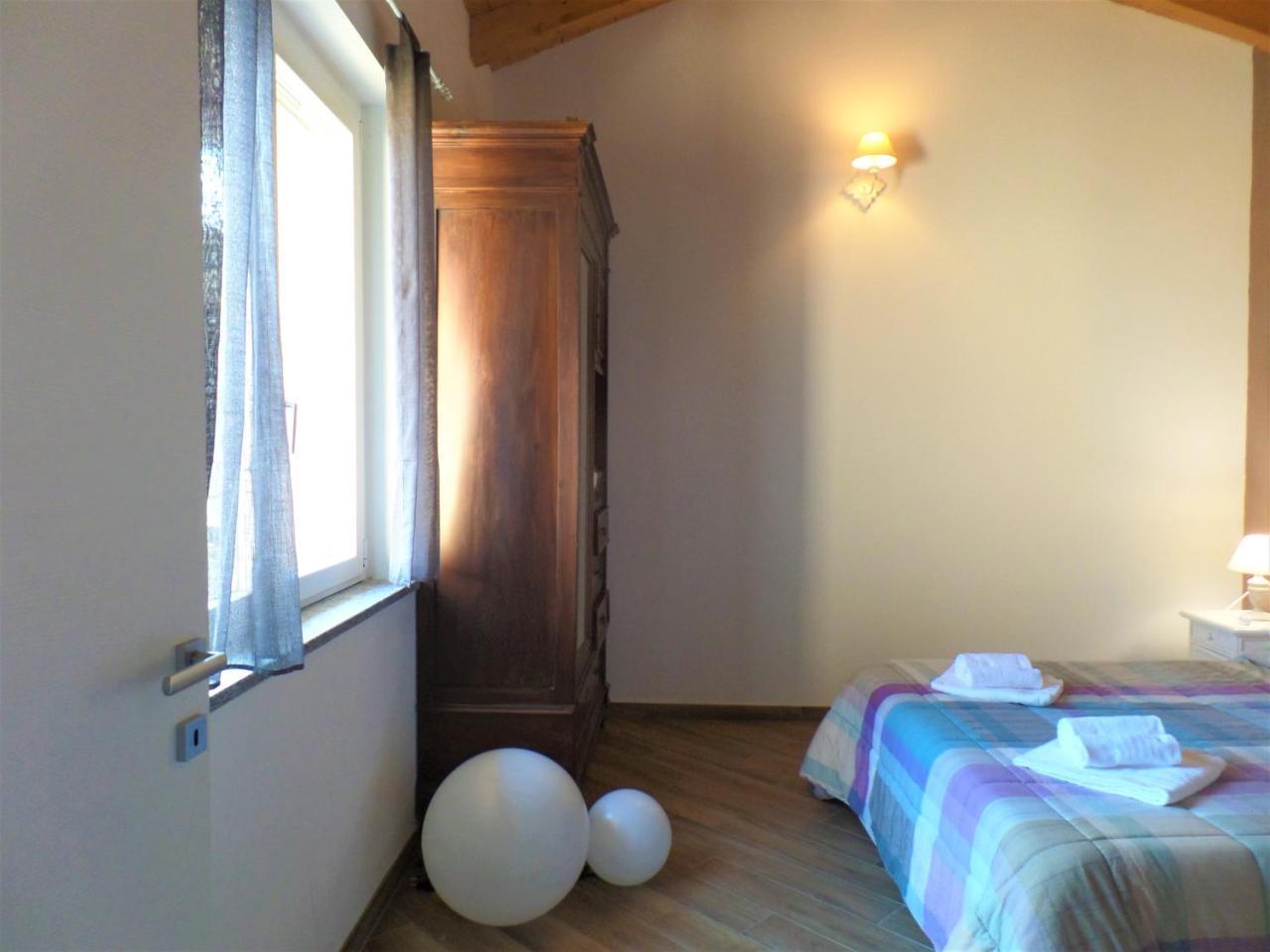 La Briciola Villa Lesa Bagian luar foto
